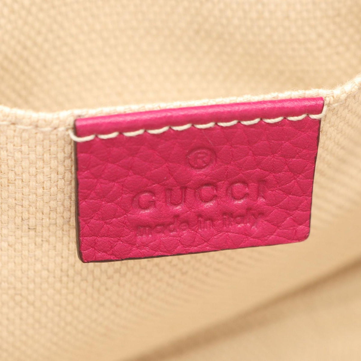 Gucci Shoulder Bag Soho Disco Interlocking G Magenta Leather Small — view 4