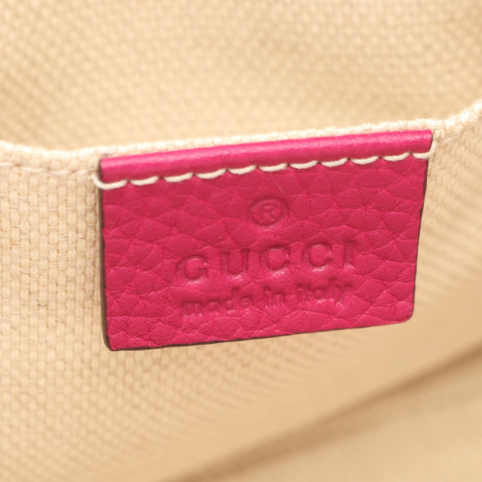 Gucci Shoulder Bag Soho Disco Interlocking G Magenta Leather Small — view 4