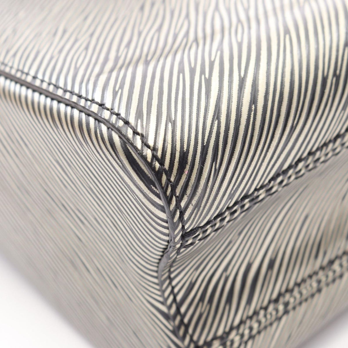 Louis Vuitton Shoulder Bag Twist MM Epi Metallic Silver Leather — view 7