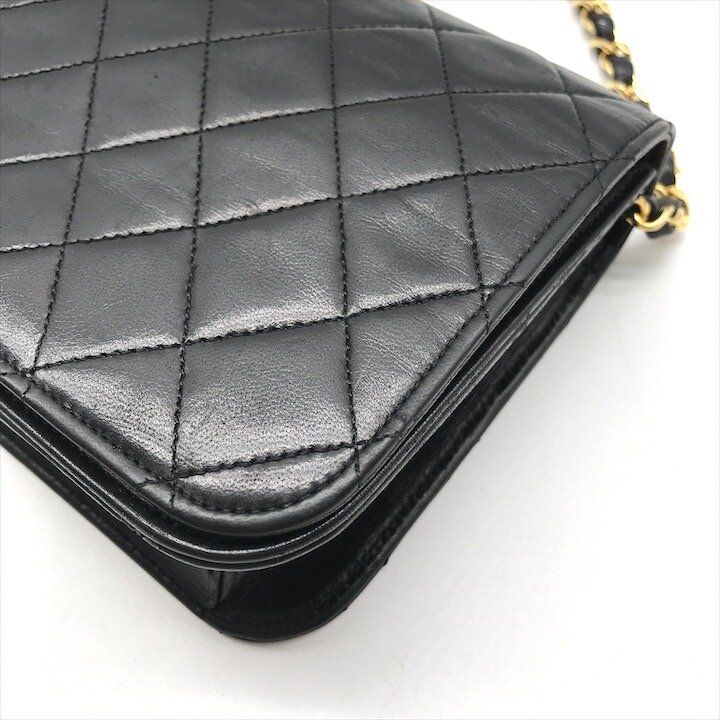 Chanel CC Logo Quilted Push Lock Lambskin Leather Chain Shoulder Bag Black — view 5