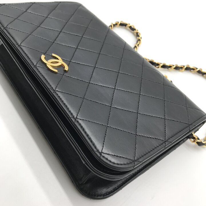 Chanel CC Logo Quilted Chain Shoulder Bag Push Lock Lambskin Black — view 4