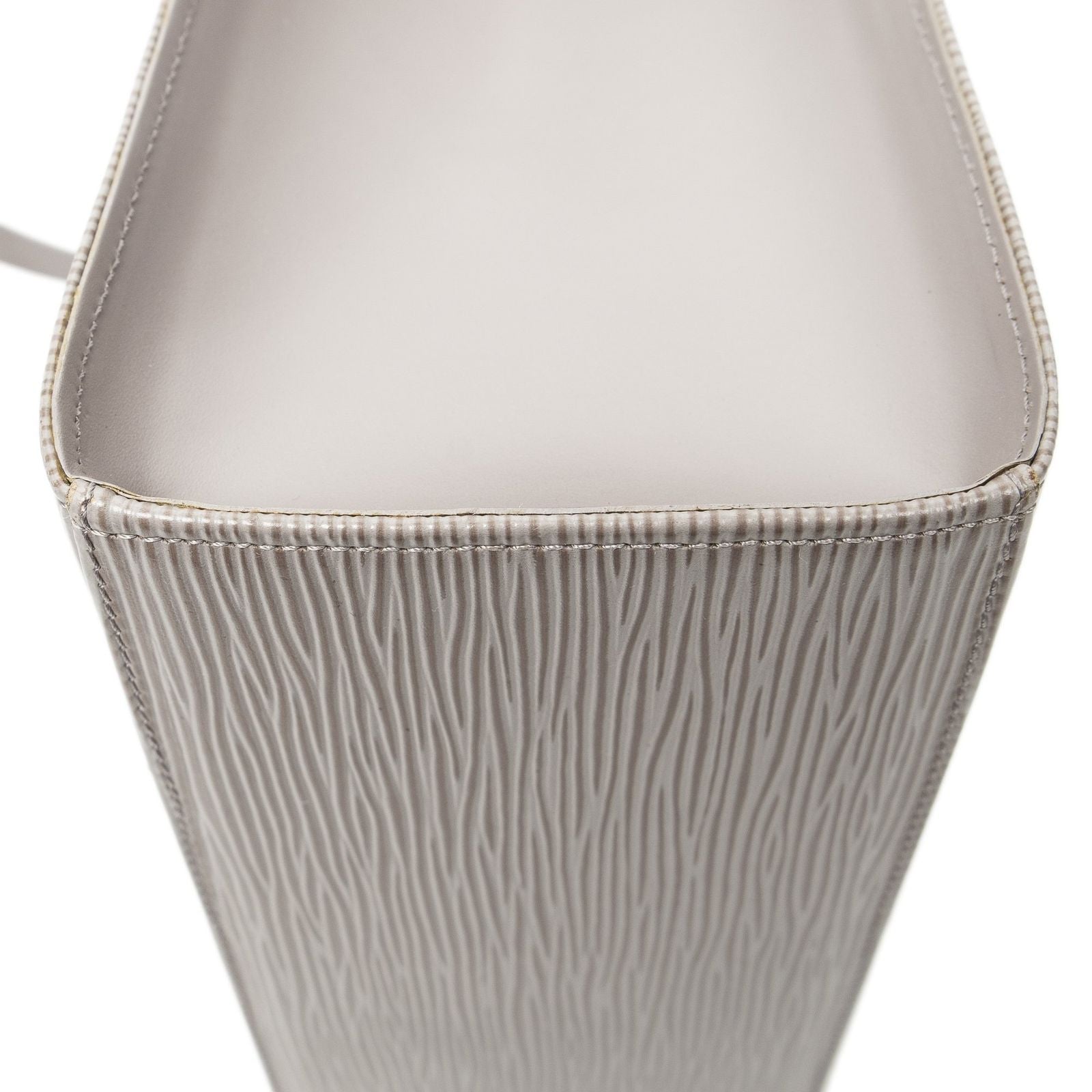 Louis Vuitton Croisette Lilac Shoulder Bag — view 7