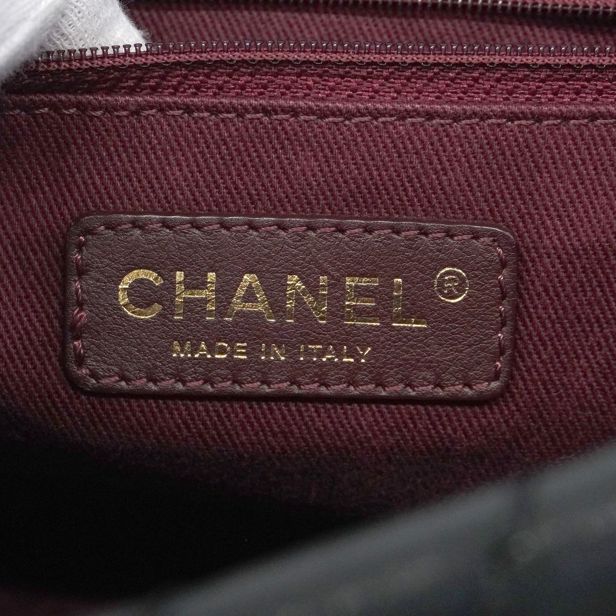 Chanel Shoulder Bag Chevron Sparkle Leather Black Gold — view 5