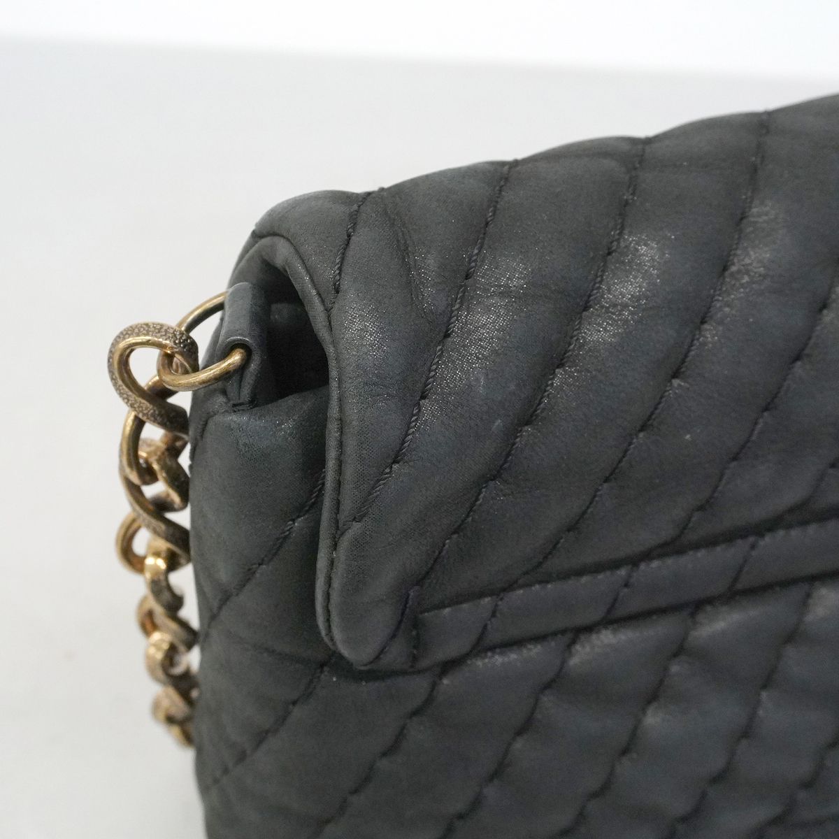 Chanel Shoulder Bag Chevron Sparkle Leather Black Gold — view 7