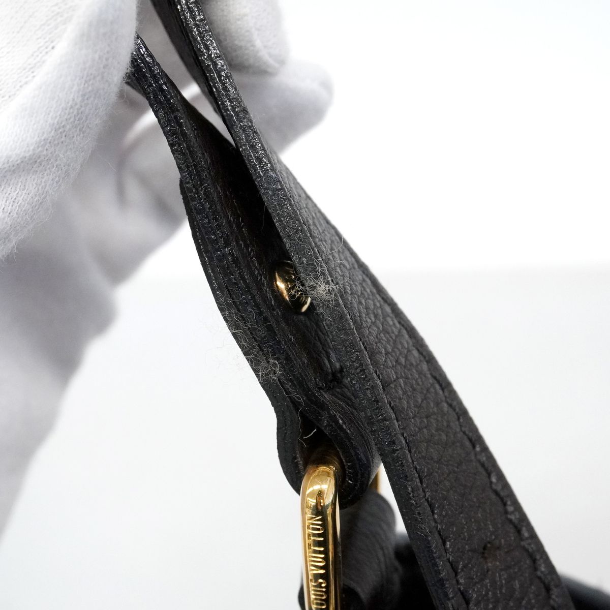 Louis Vuitton Shoulder Bag Mahina XS Mordre — view 8