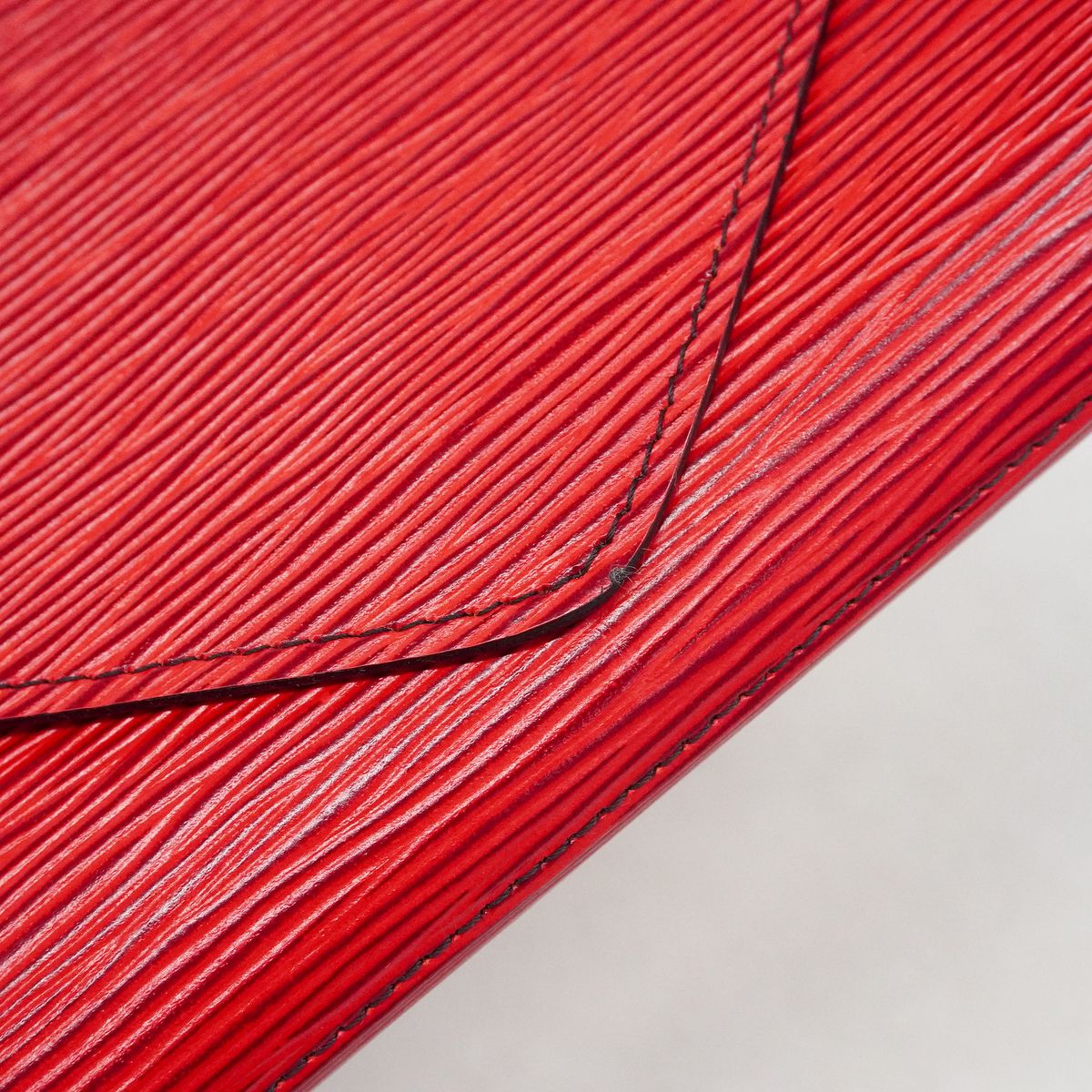 Louis Vuitton Clutch Epi Art Deco Castilian — view 8
