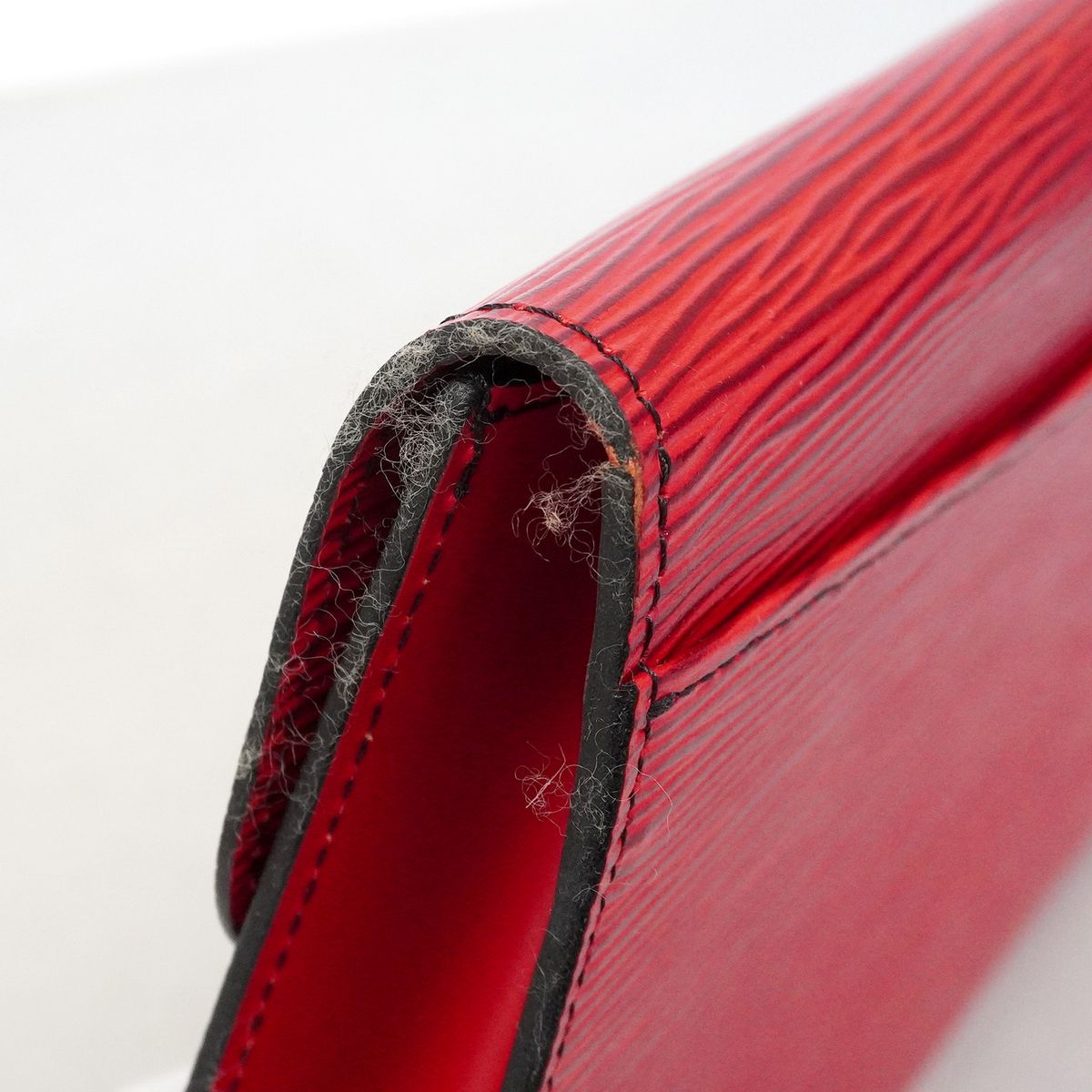 Louis Vuitton Clutch Epi Art Deco Castilian — view 7