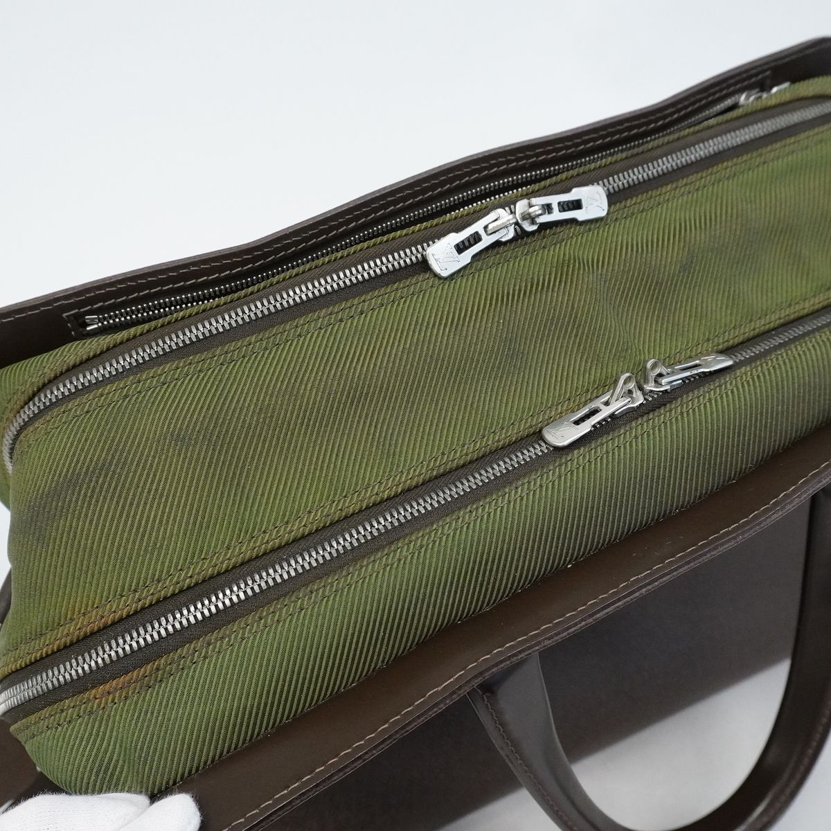 Louis Vuitton Business Bag Taiga Nevsky Grizzly — view 7