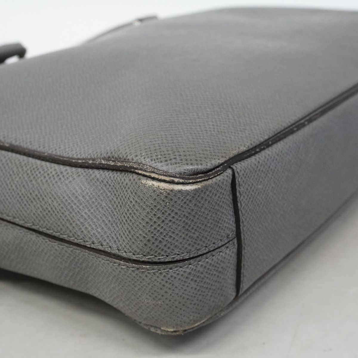 Louis Vuitton Business Bag Taiga Porte Documents Pdbpm Glacier — view 6