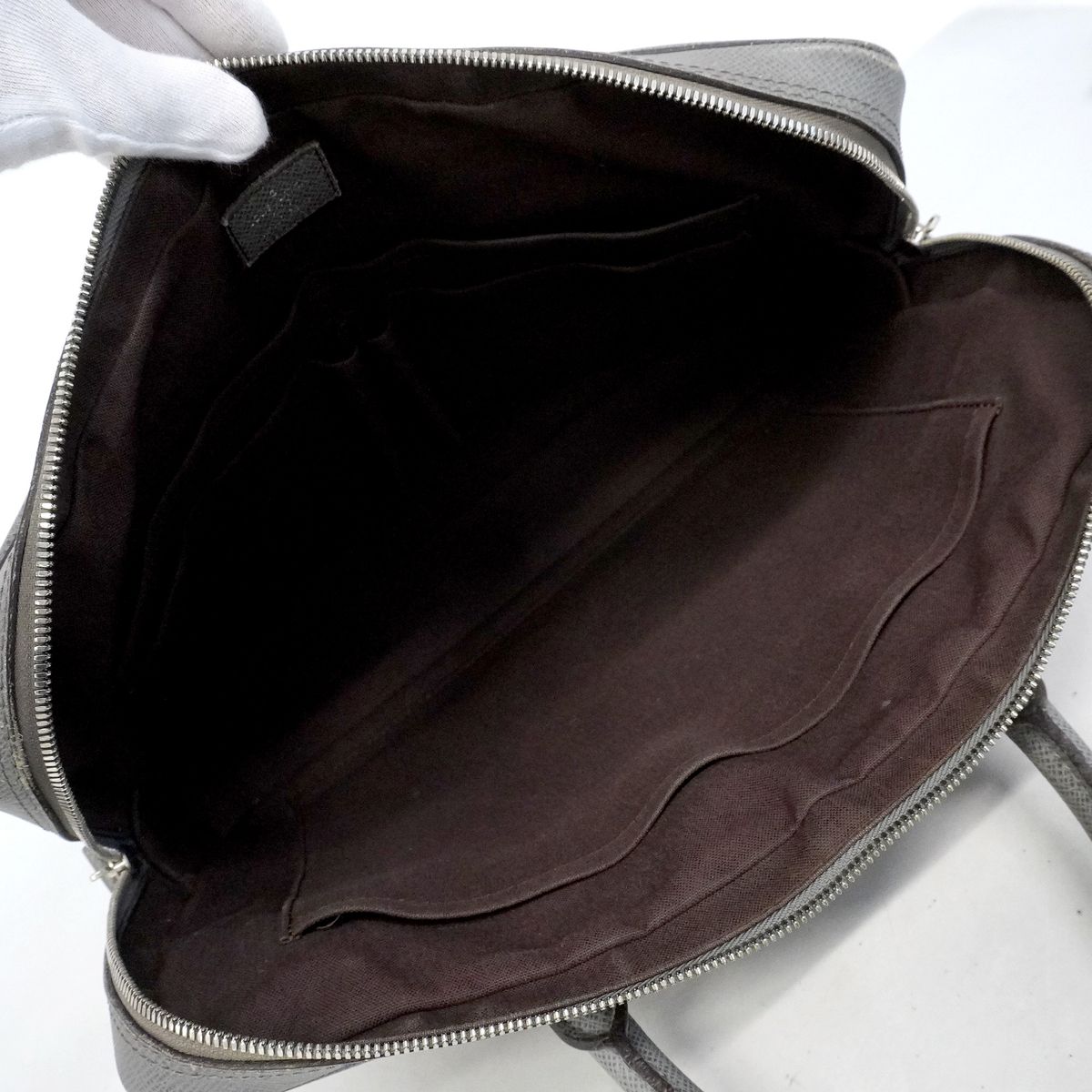 Louis Vuitton Business Bag Taiga Porte Documents Pdbpm Glacier — view 4