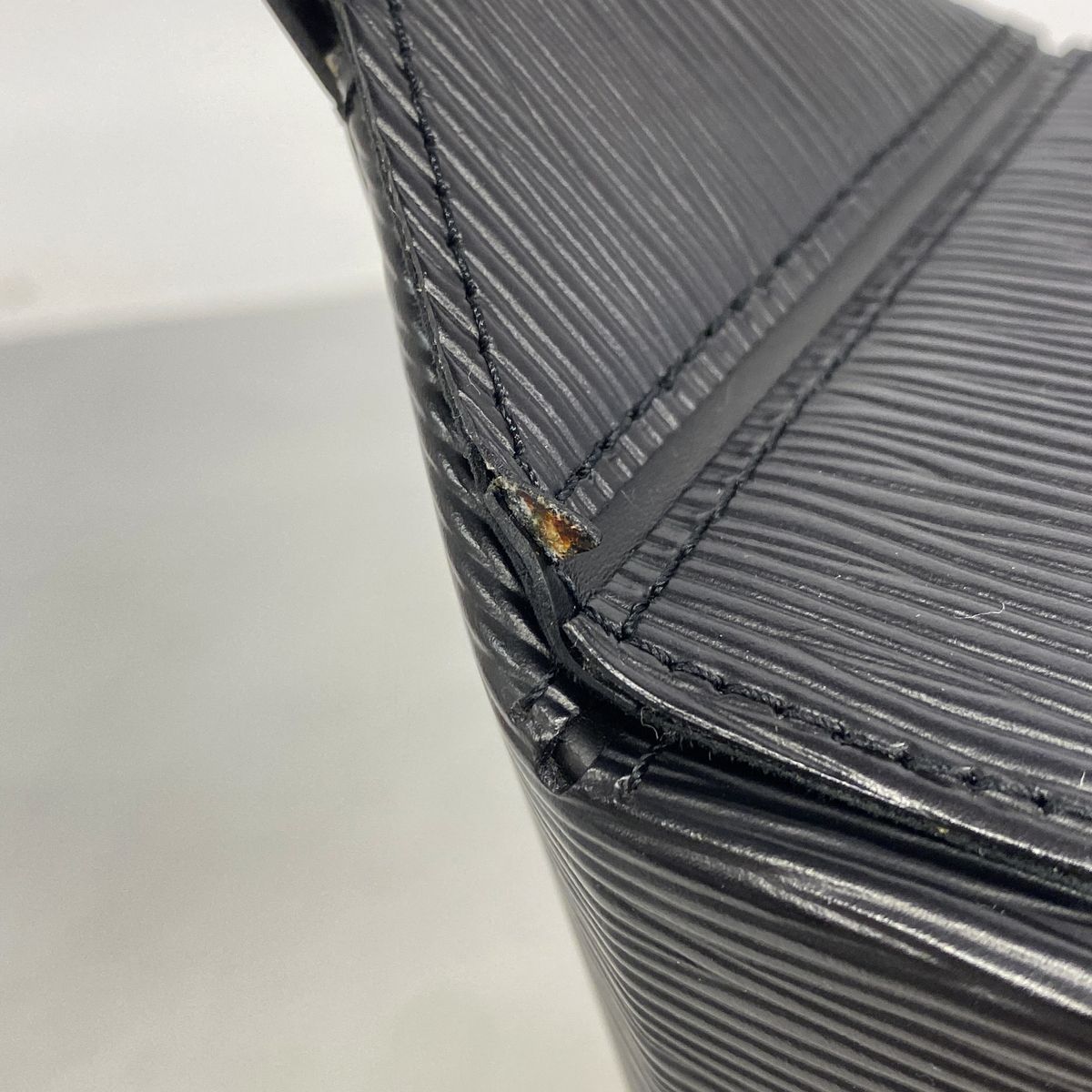 Louis Vuitton Shoulder Bag Epi Sac Seau Noir — view 6