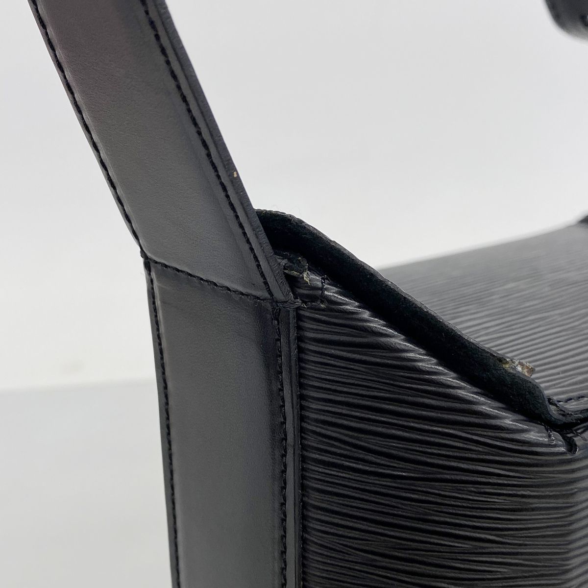 Louis Vuitton Shoulder Bag Epi Sac Seau Noir — view 7