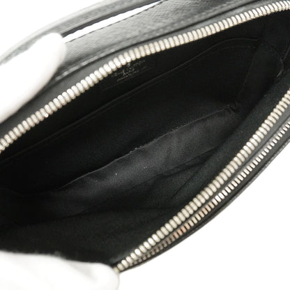 Louis Vuitton Shoulder Bag Taiga Avenue Messenger Noir — view 4