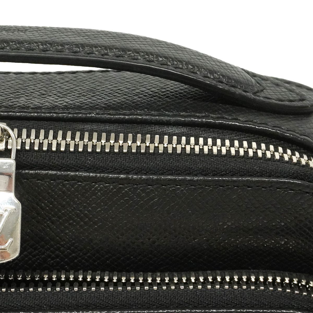 Louis Vuitton Shoulder Bag Taiga Avenue Messenger Noir — view 6