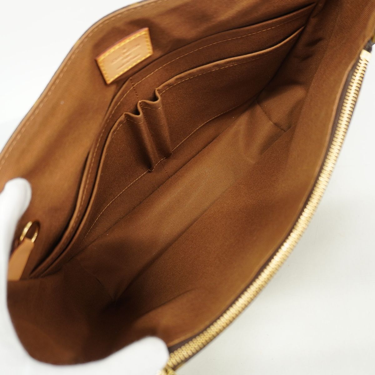 Louis Vuitton Shoulder Bag Monogram Beaubourg MM Brown — view 4