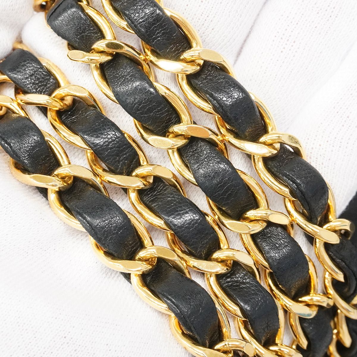 Chanel Shoulder Bag Diana Lambskin Black Gold — view 7