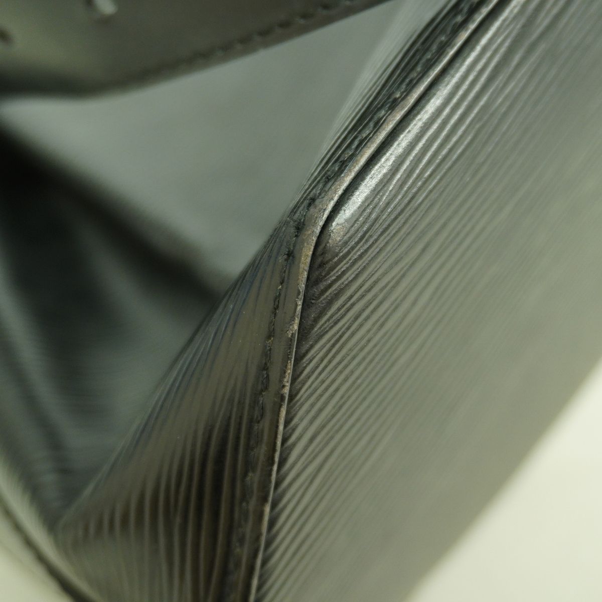 Louis Vuitton Shoulder Bag Epi Sac D'epaule PM Noir — view 6