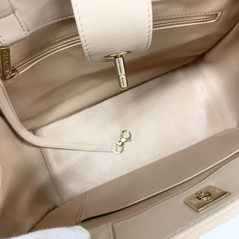 Chanel Business Affinity Shoulder Bag Beige Gold Quilted CC Logo Turnlock — view 6