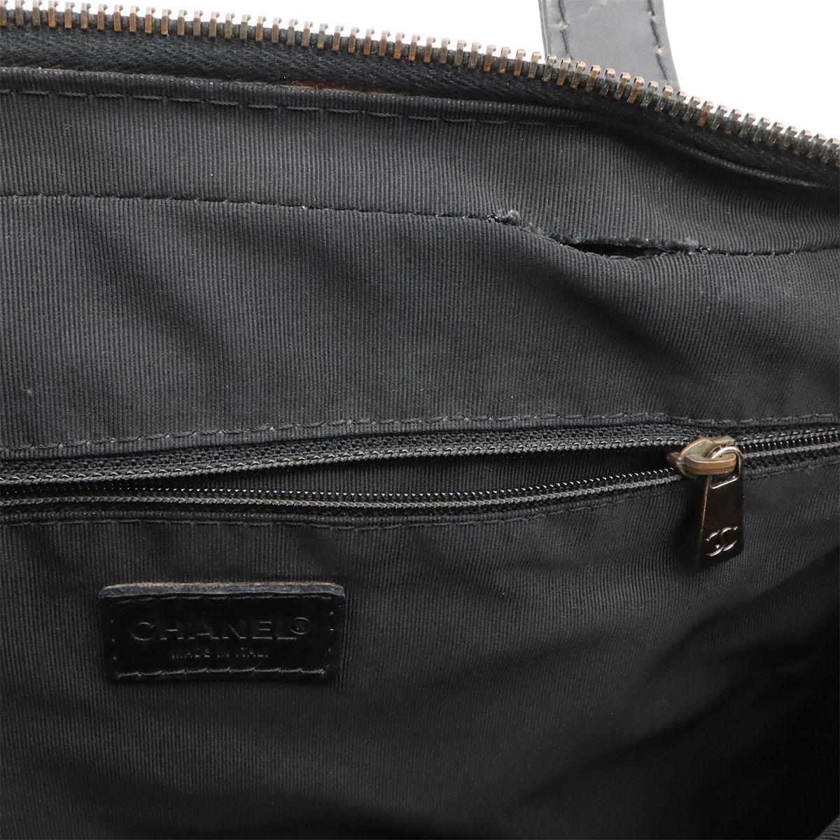 Chanel Wild Stitch CC Logo Tote Leather Black — view 7