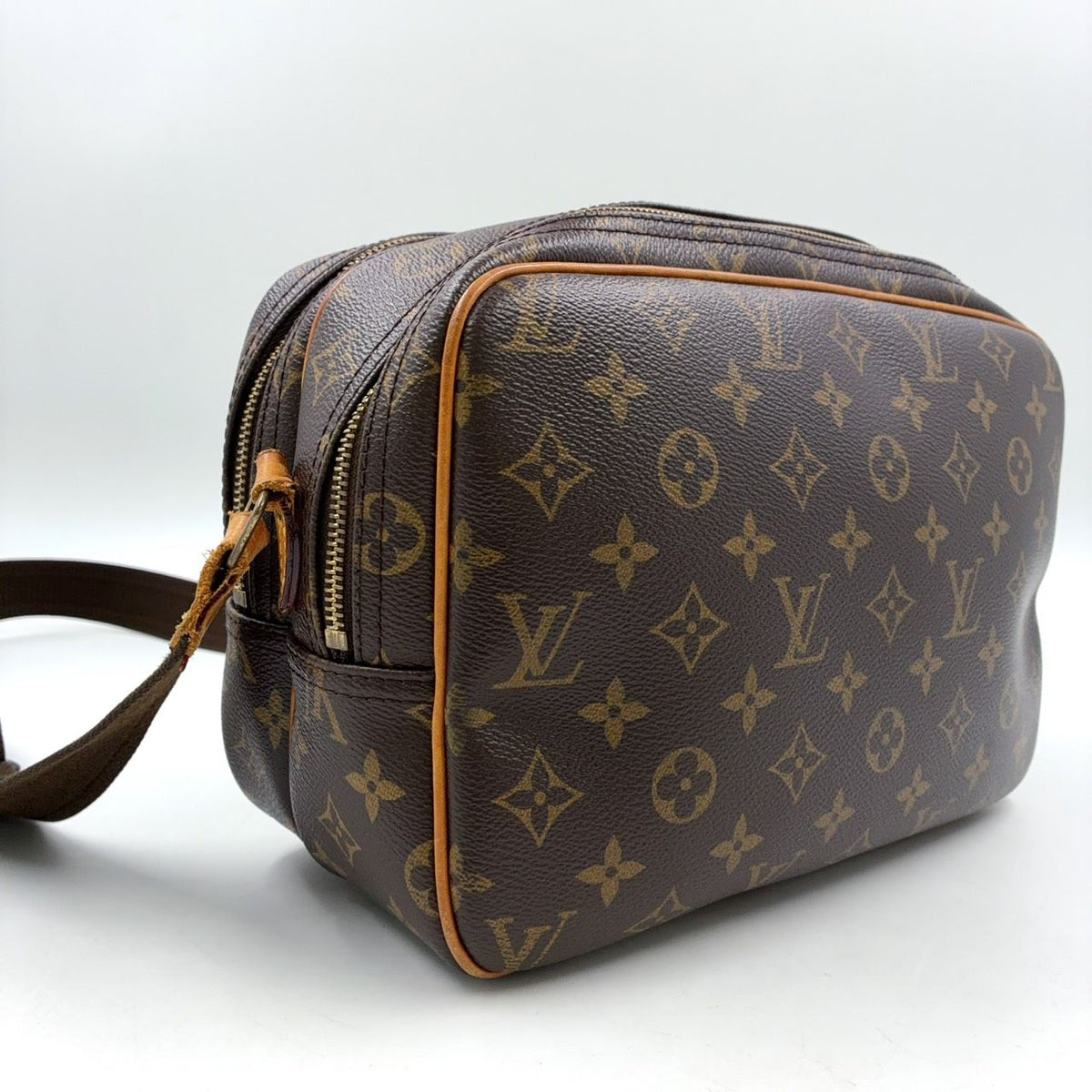 Louis Vuitton Reporter PM Monogram Brown Shoulder Bag Gold — view 2