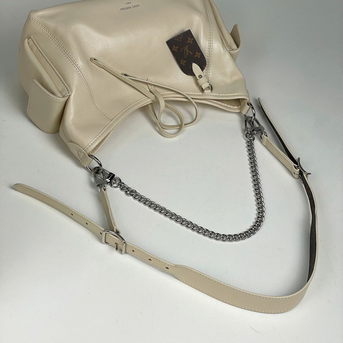 Louis Vuitton Carryall Cargo Vibe PM Shoulder Bag 2-Way Leather Vanilla — view 8