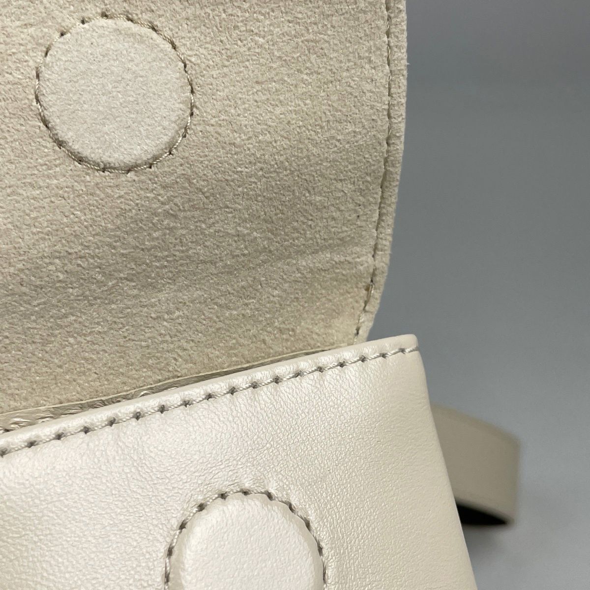 Louis Vuitton Carryall Cargo Vibe PM Shoulder Bag 2-Way Leather Vanilla — view 5