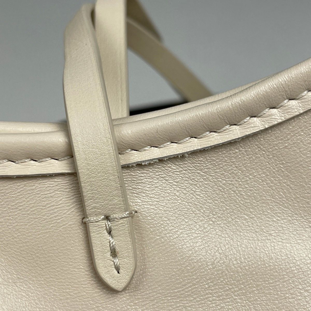 Louis Vuitton Carryall Cargo Vibe PM Shoulder Bag 2-Way Leather Vanilla — view 6