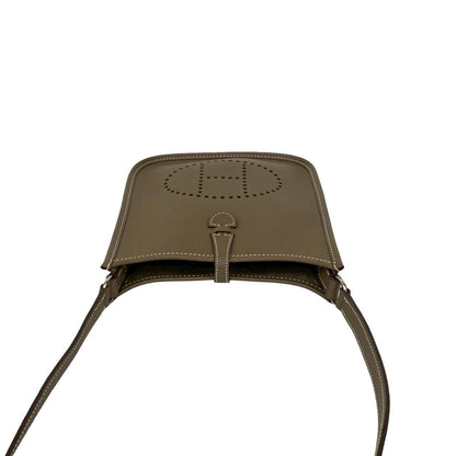 Hermes Evelyne TPM 16 Amazone Veau Epsom Shoulder Bag Etoupe — view 4