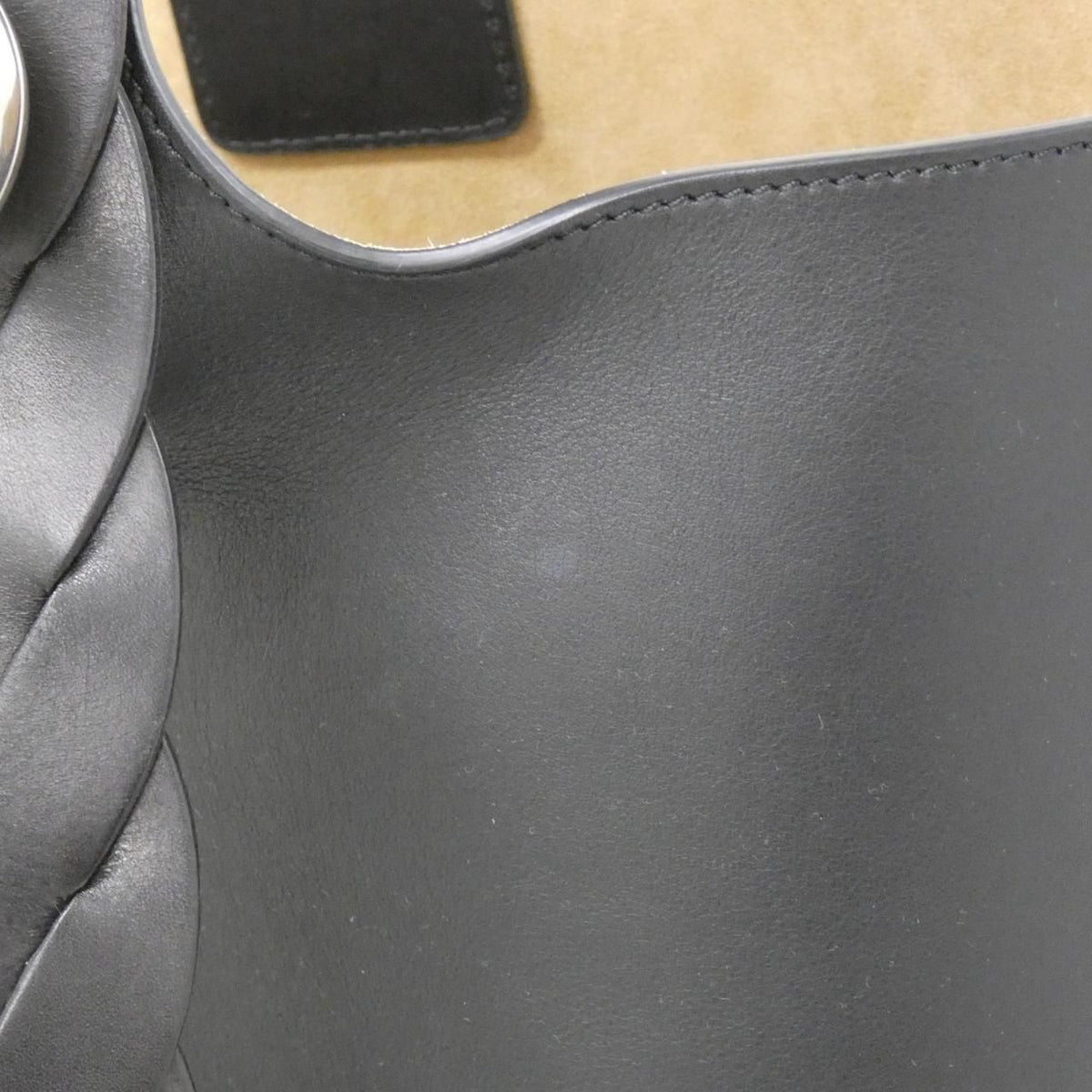 Loewe Pebble Bucket Bag Large Banbbbhx 03 — view 4