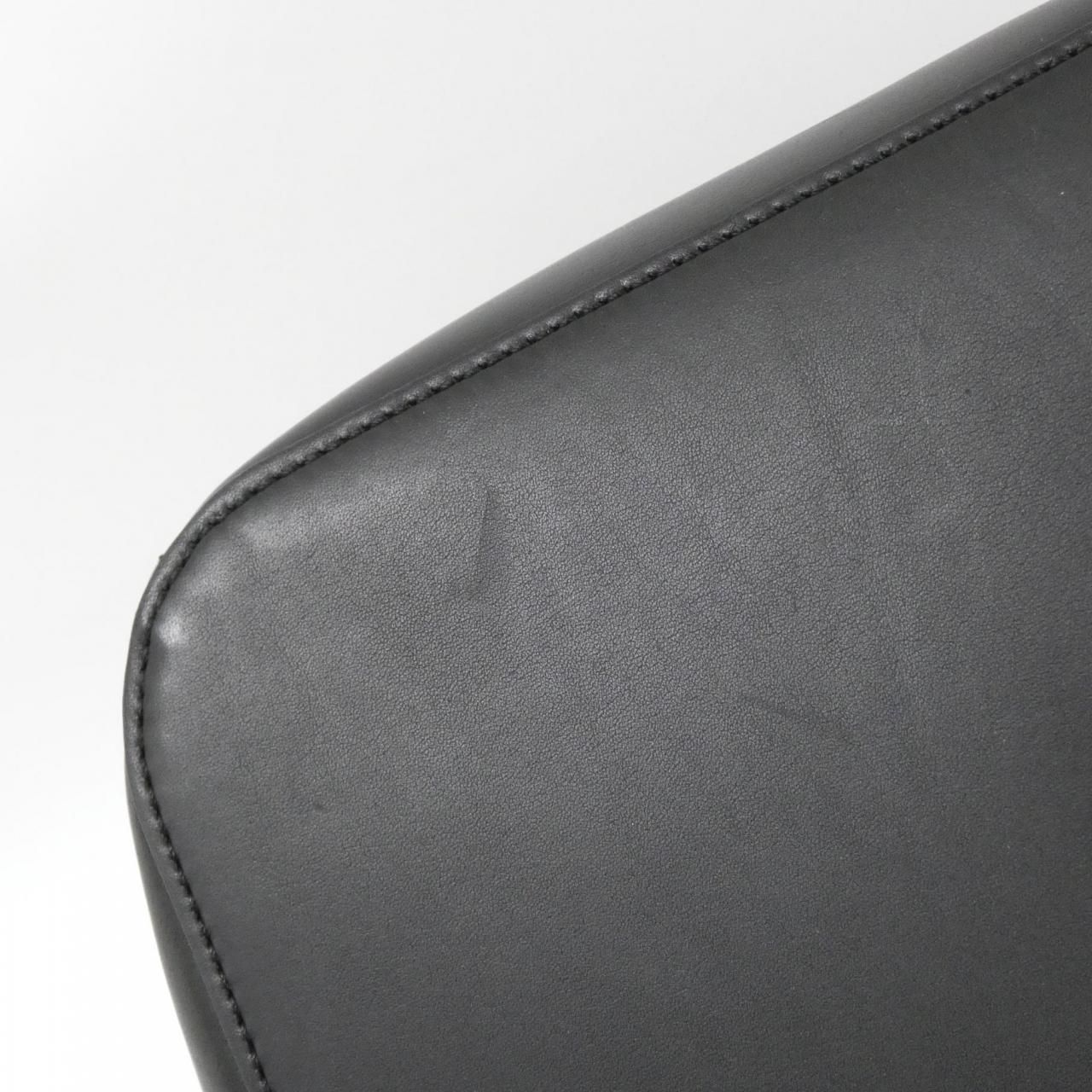Loewe Pebble Bucket Bag Large Banbbbhx 03 — view 3