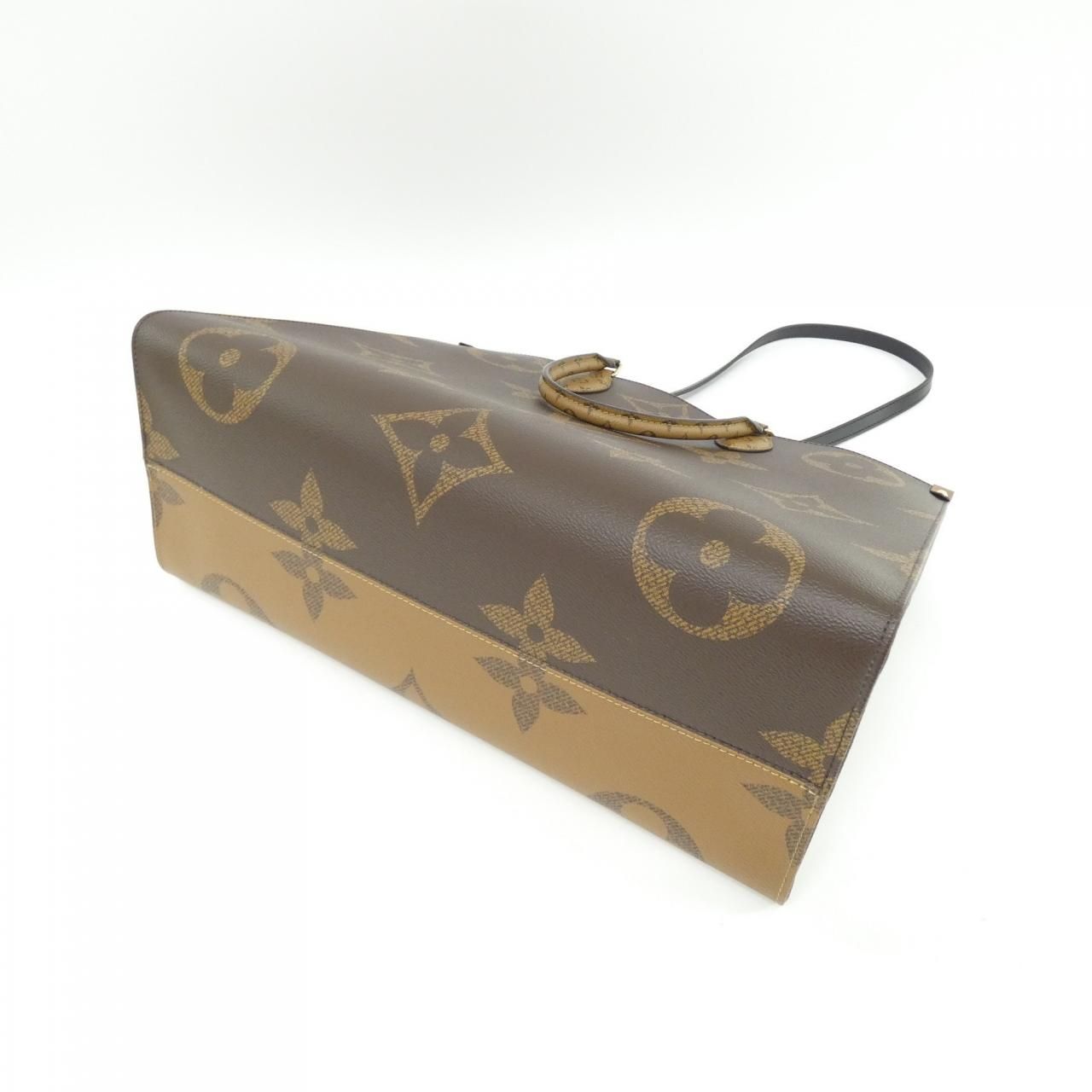 Louis Vuitton Monogram Giant on the Go GM Bag — view 3