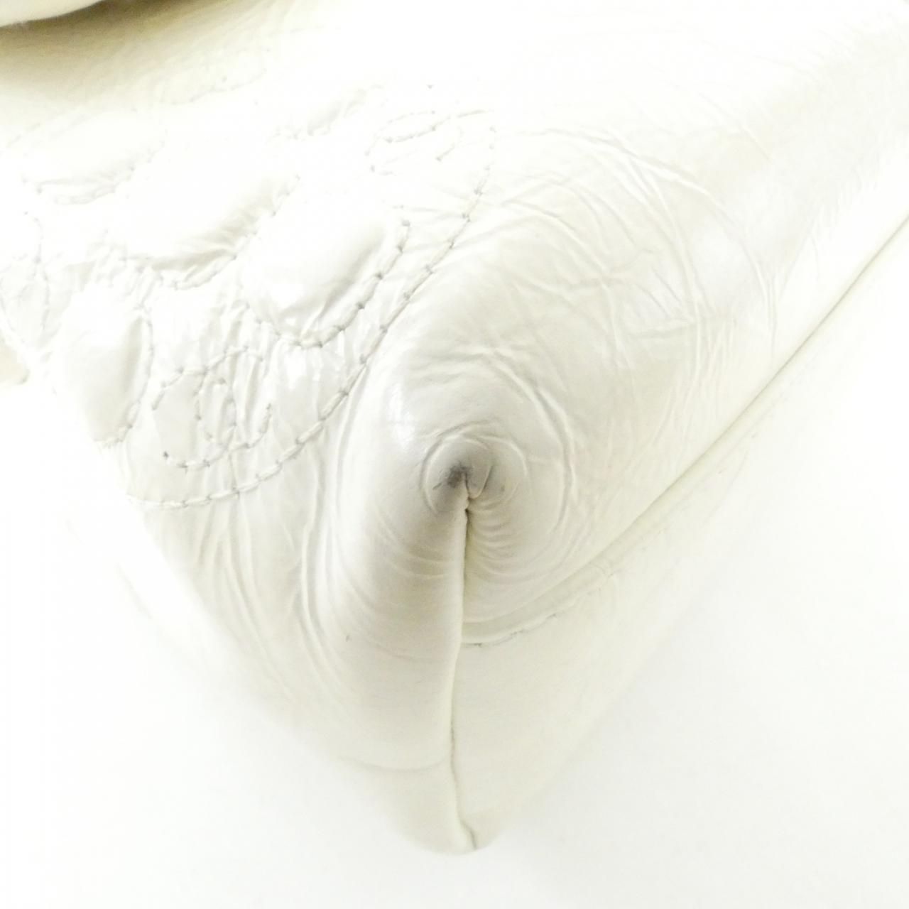 Chanel Shoulder Bag White — view 3