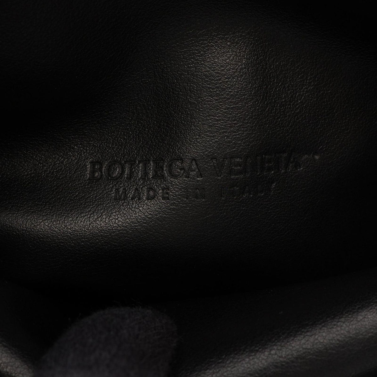 Bottega Veneta Clutch Triangle Flap Black Leather — view 4