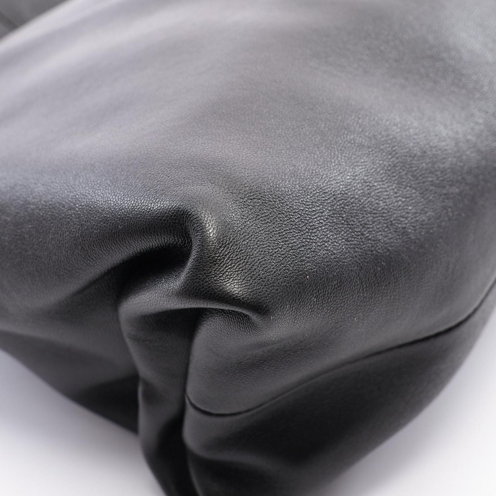 Bottega Veneta Clutch Triangle Flap Black Leather — view 5
