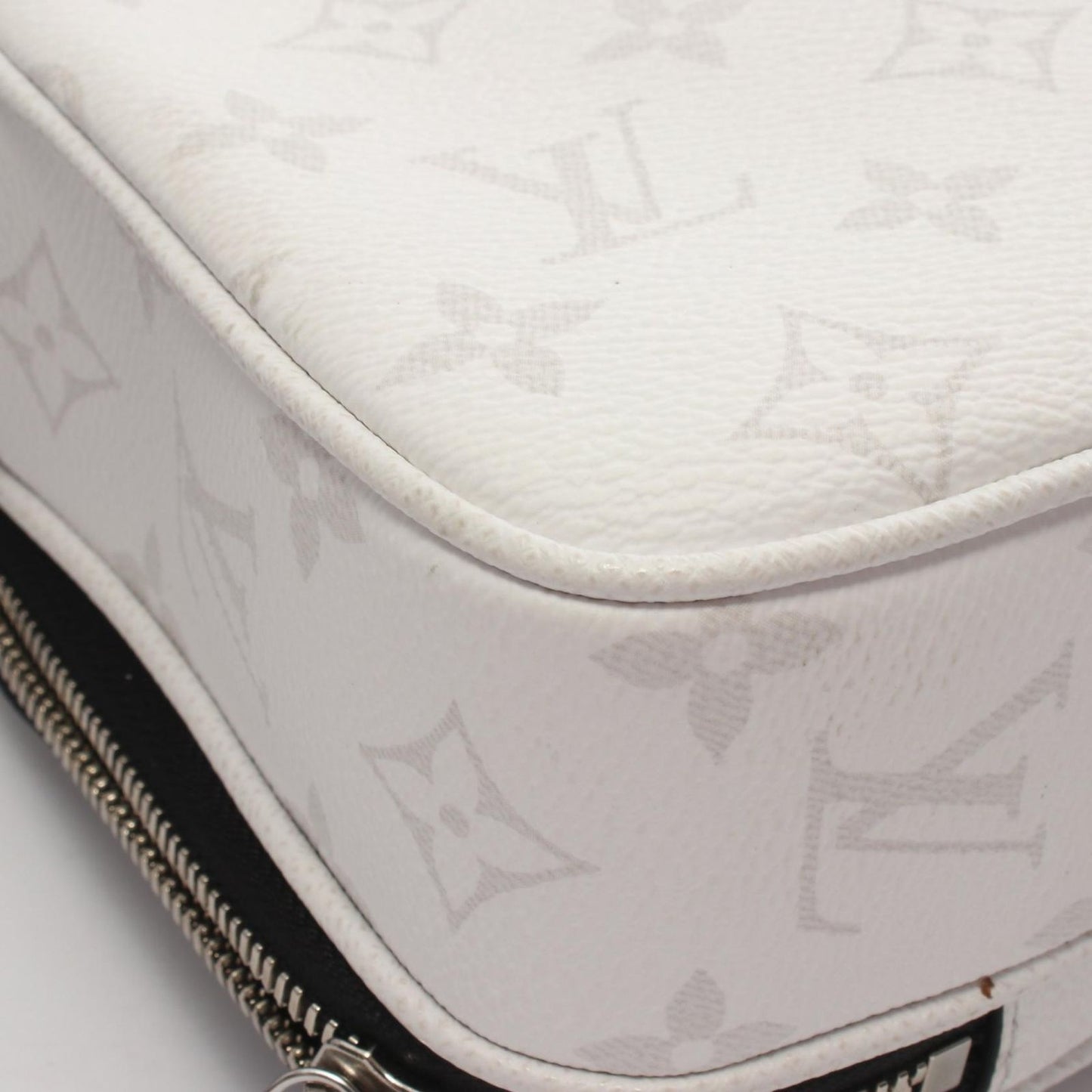 Louis Vuitton Shoulder Bag Alpha Messenger Taigarama Optic White Blanc Leather — view 6
