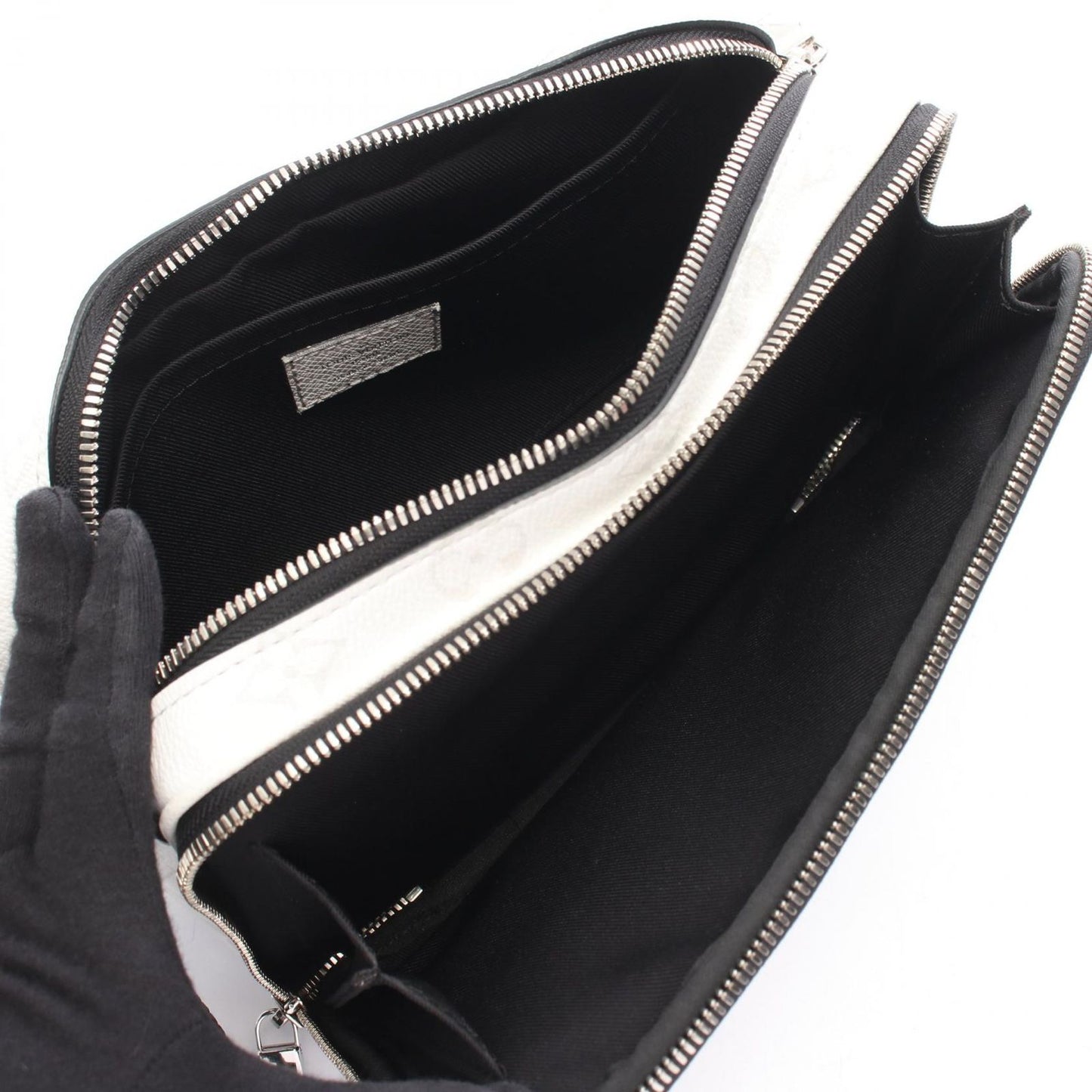 Louis Vuitton Shoulder Bag Alpha Messenger Taigarama Optic White Blanc Leather — view 3