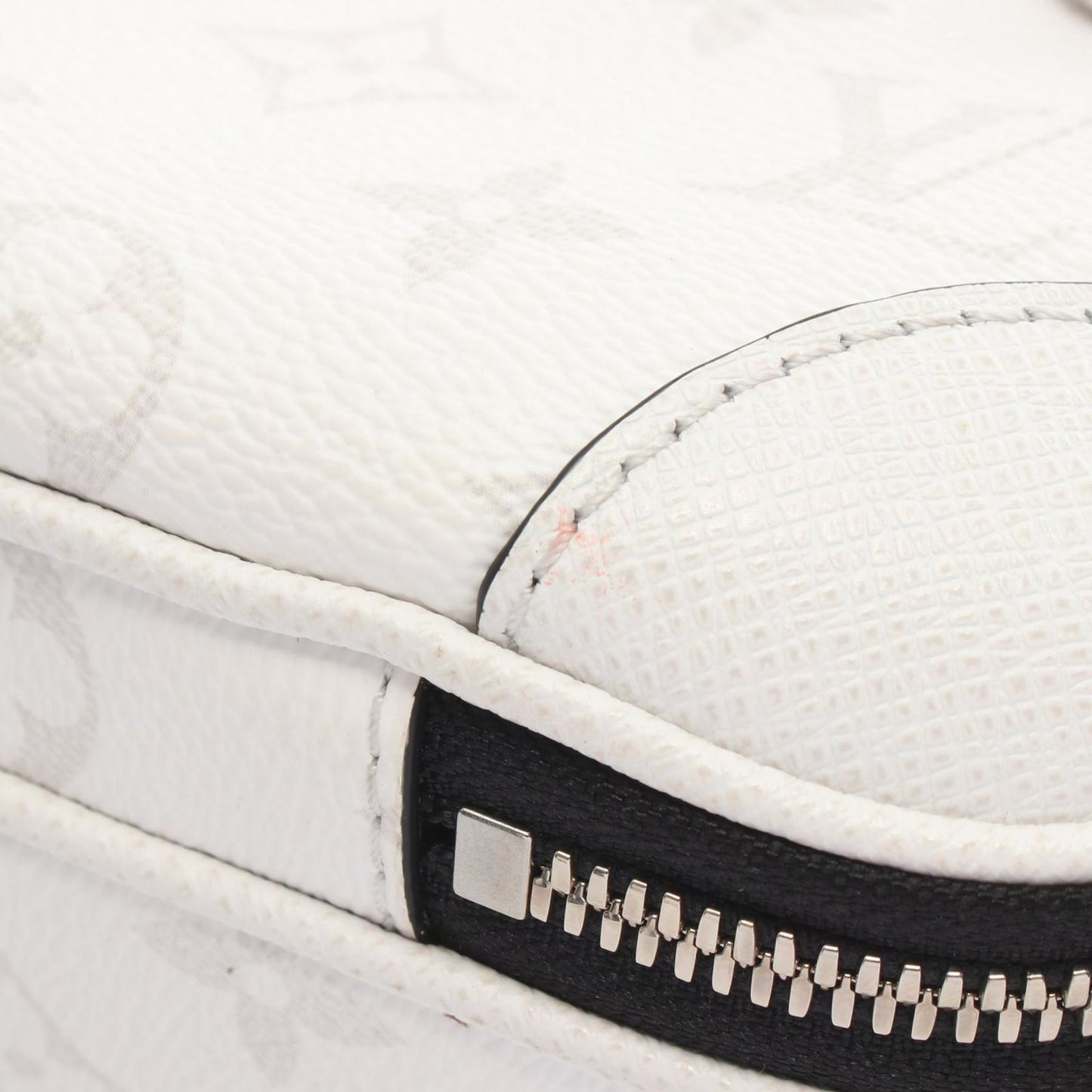 Louis Vuitton Shoulder Bag Alpha Messenger Taigarama Optic White Blanc Leather — view 5