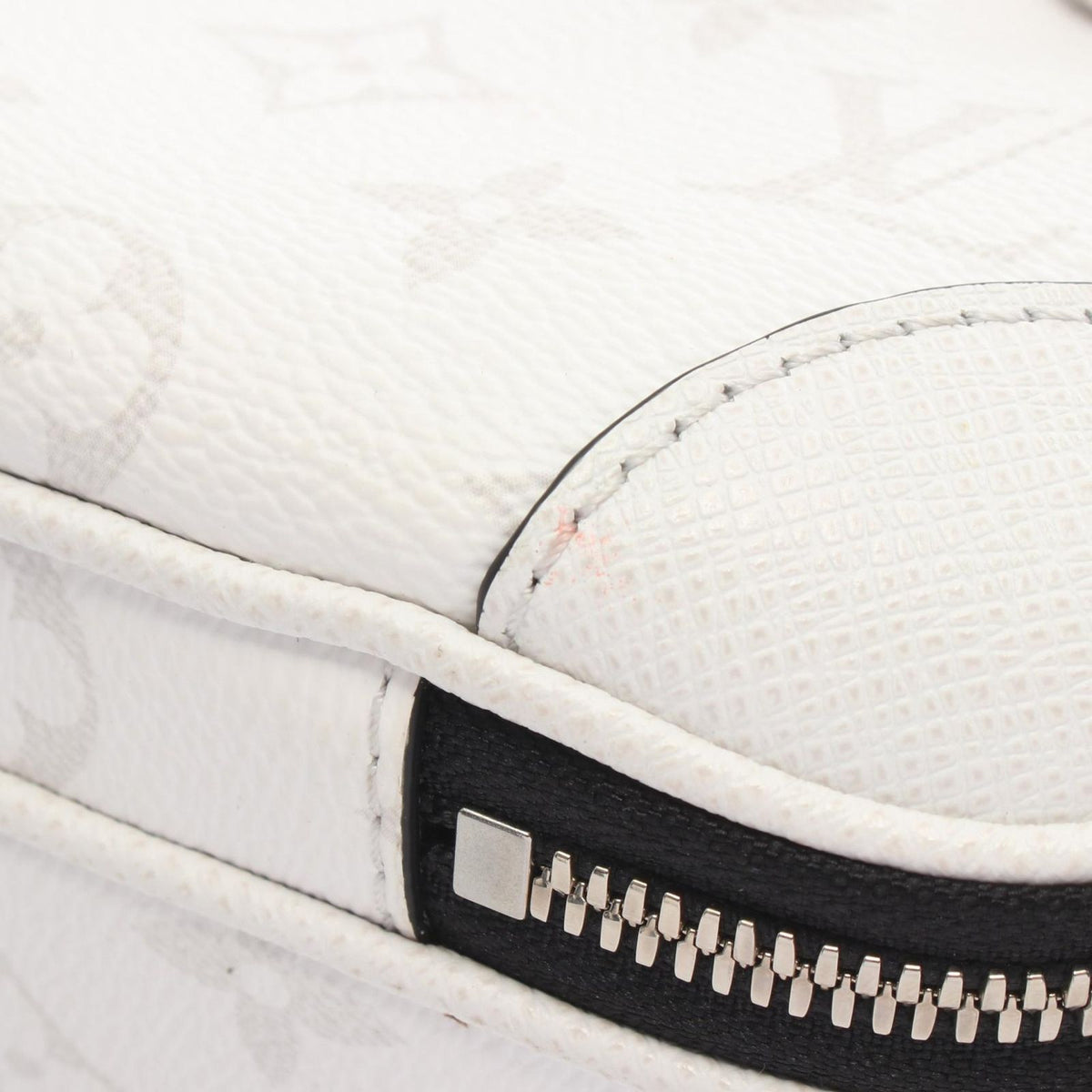 Louis Vuitton Shoulder Bag Alpha Messenger Taigarama Optic White Blanc Leather — view 5