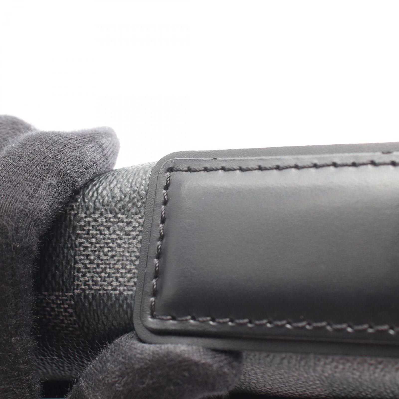 Louis Vuitton Shoulder Bag District GM Damier Graphite Leather — view 8