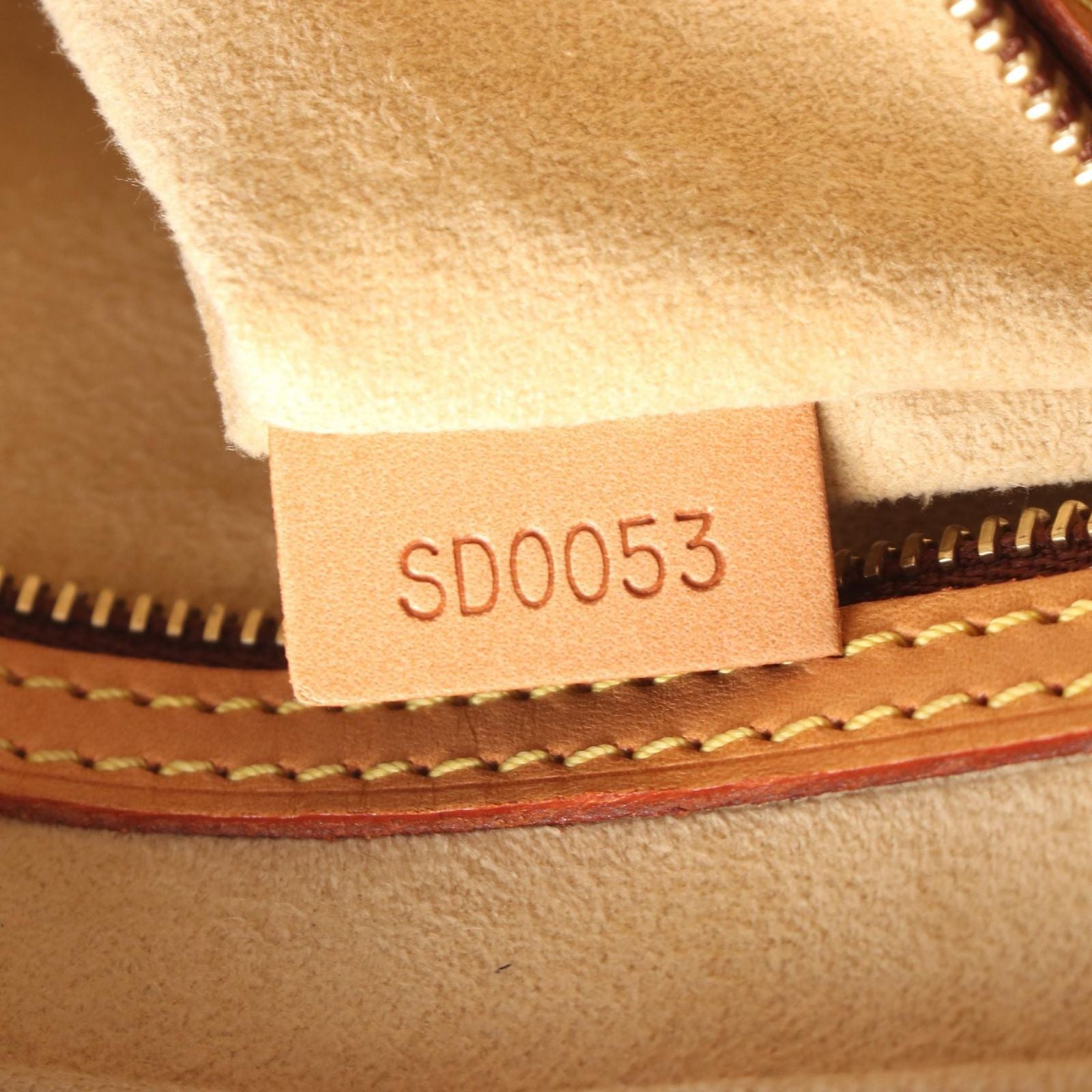 Louis Vuitton Shoulder Bag Looping MM Leather — view 5