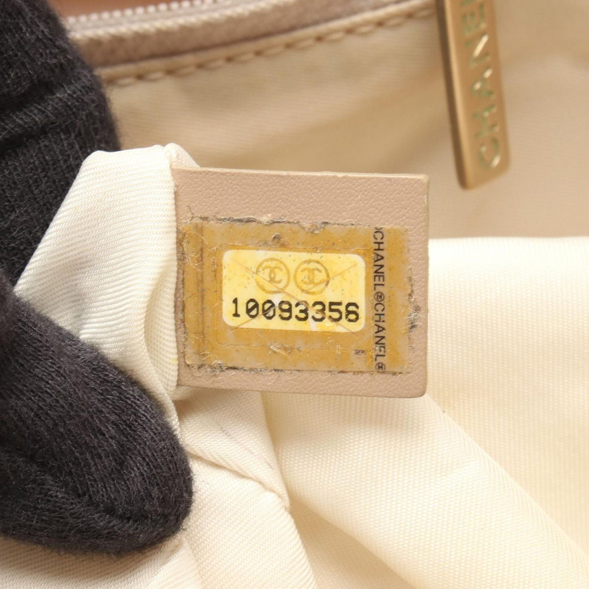 Chanel Tote New Travel Line MM Beige Leather MM — view 5