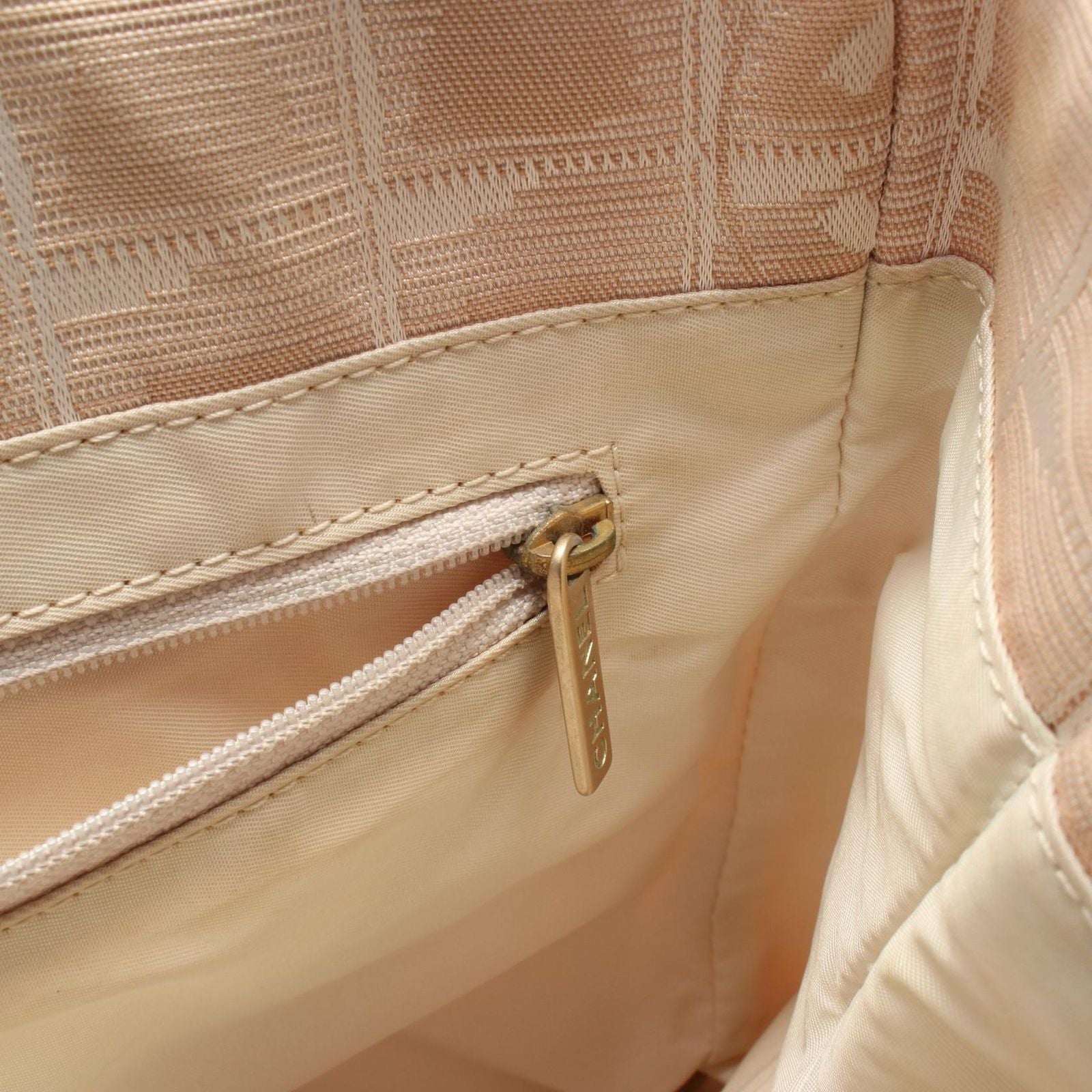 Chanel Tote New Travel Line MM Beige Leather MM — view 8