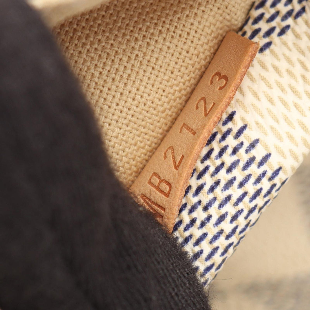 Louis Vuitton Tote Totally MM Damier Azur Leather — view 5