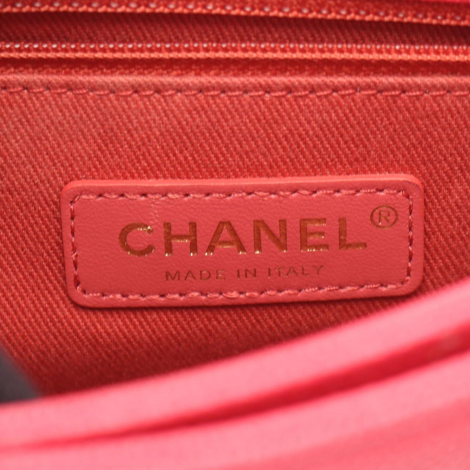 Chanel Shoulder Bag CC Logo Top Handle Flap Quilted 2-Way Magenta Caviar — view 4