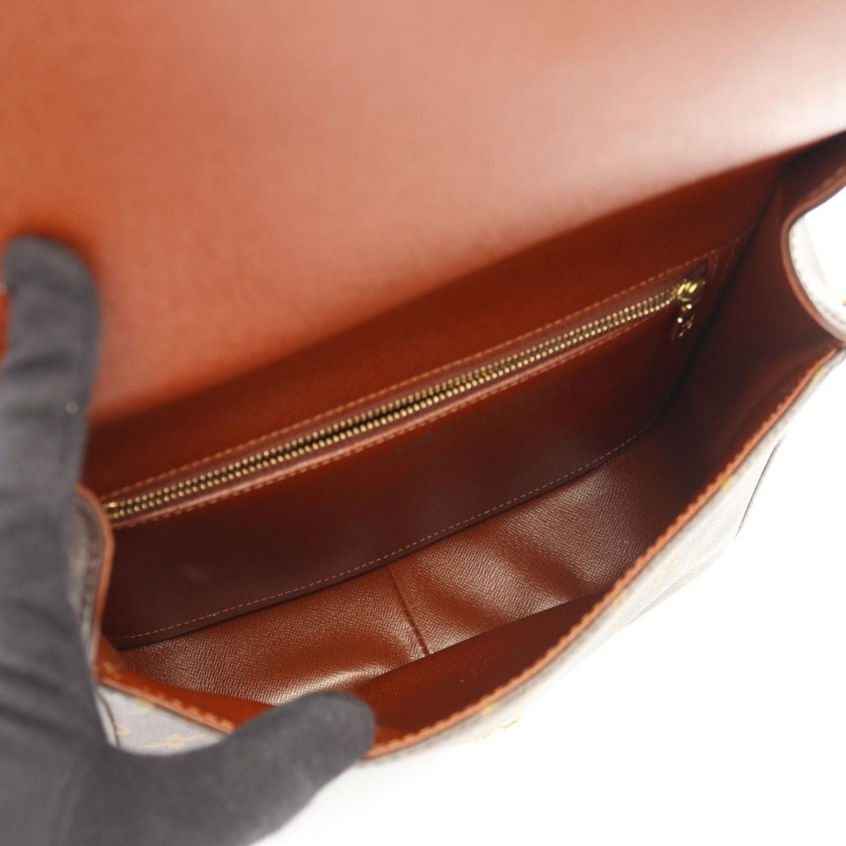 Louis Vuitton Shoulder Bag Saint-cloud GM Leather — view 3