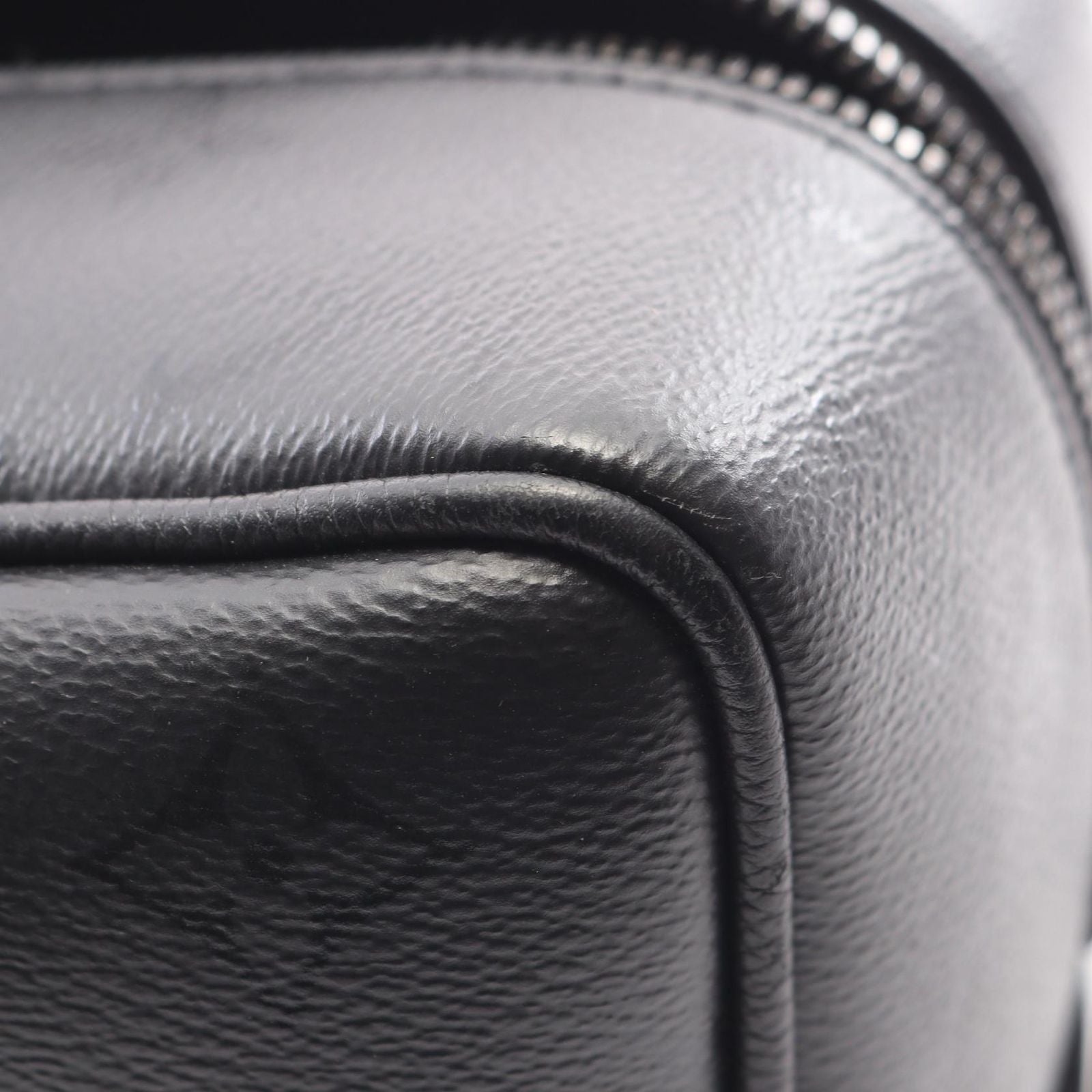 Louis Vuitton Clutch Locker Dopp Kit Noir Leather — view 6