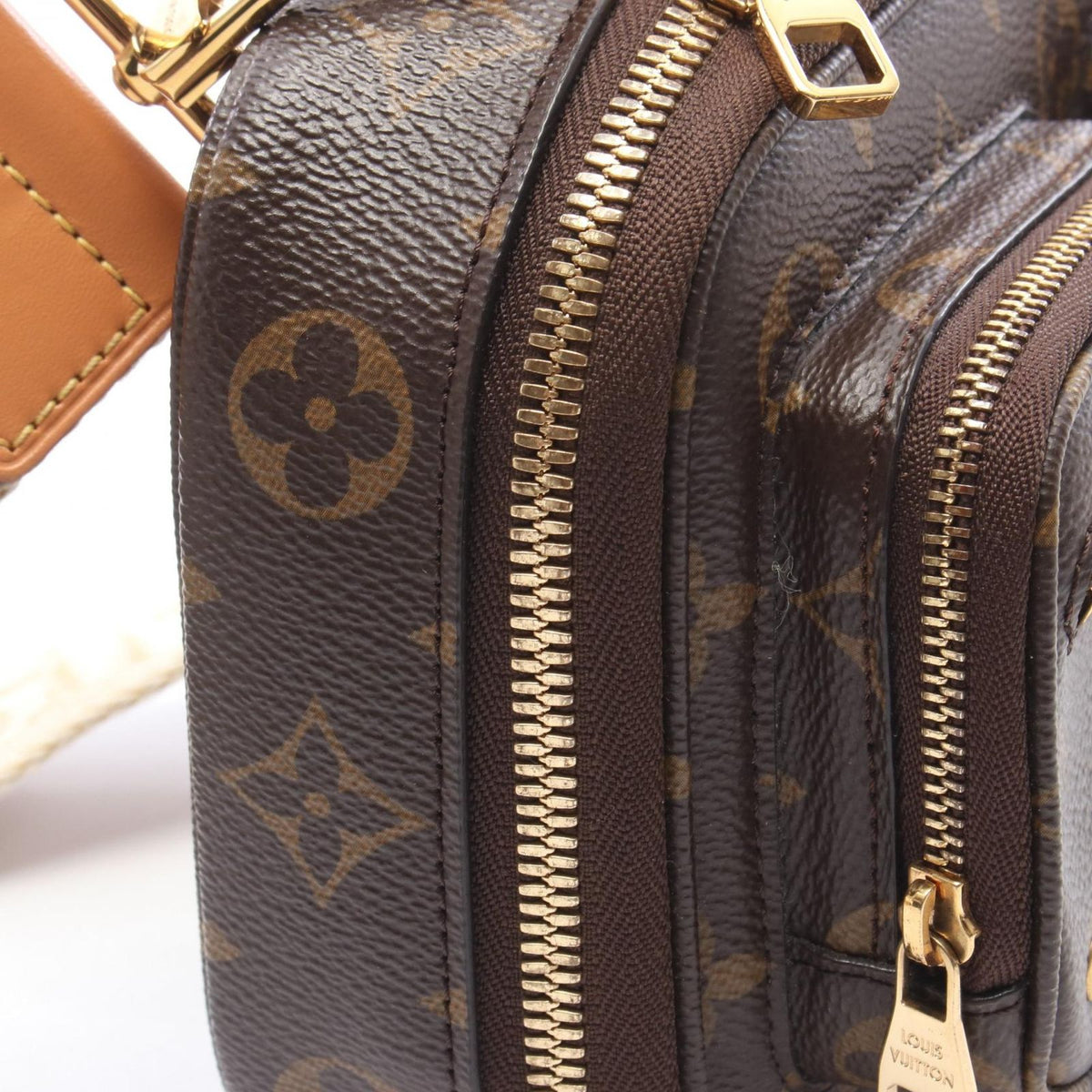 Louis Vuitton Handbag Utility Crossbody Leather — view 8