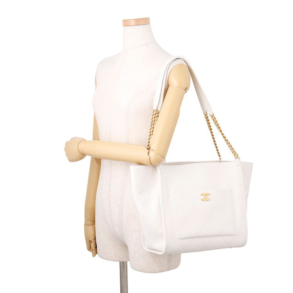 Chanel Chain Tote CC Logo Stitch Pocket CC Caviar Leather Shoulder Bag White — view 4