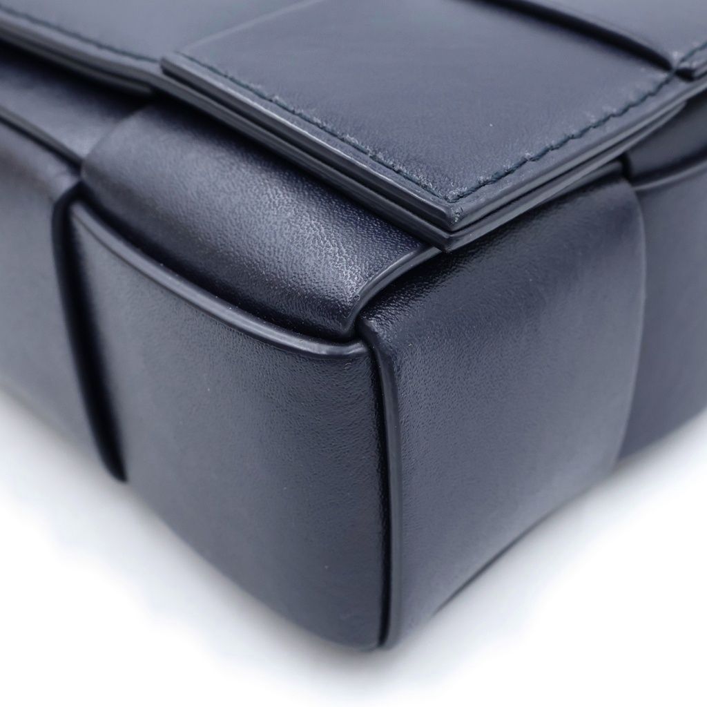Bottega Veneta Cassette Maxi Intrecciato Leather Shoulder Bag Navy — view 5