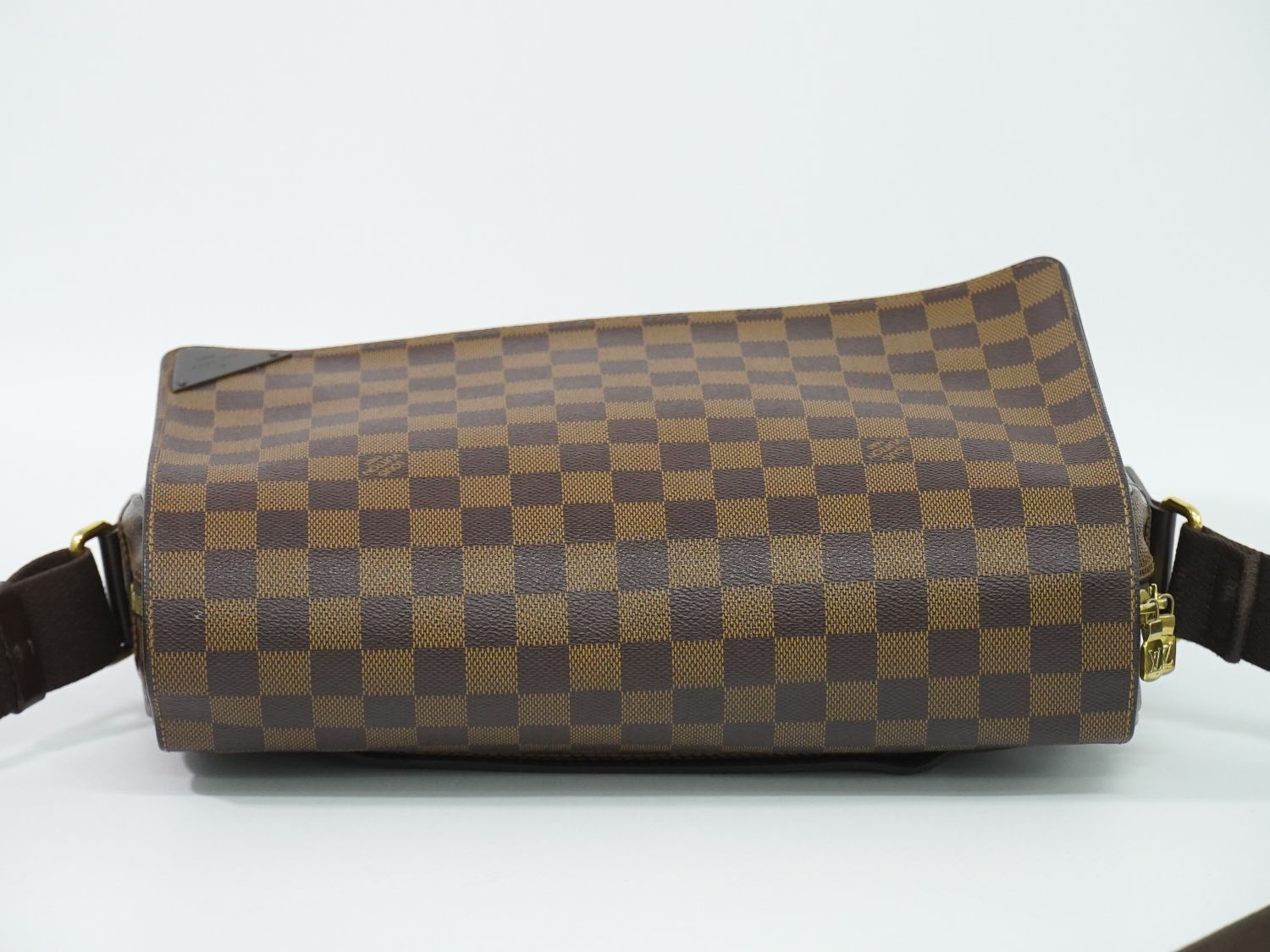 Louis Vuitton LV Shelton MM Damier Ebene Shoulder Bag Brown — view 5